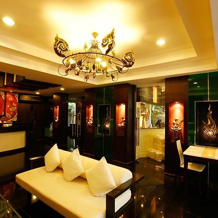 Mirth Sathorn Hotel Banguecoque Exterior foto
