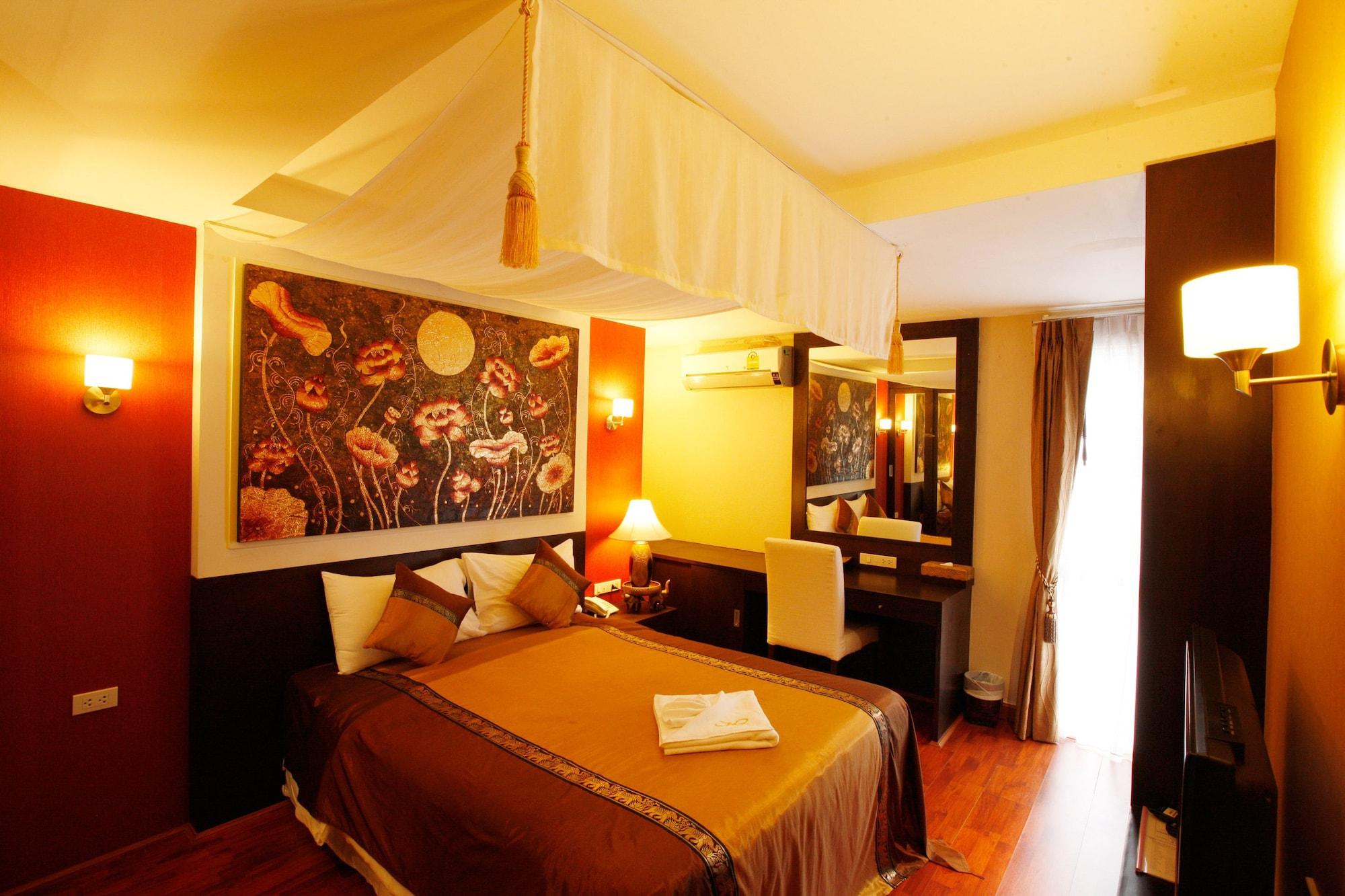 Mirth Sathorn Hotel Banguecoque Exterior foto