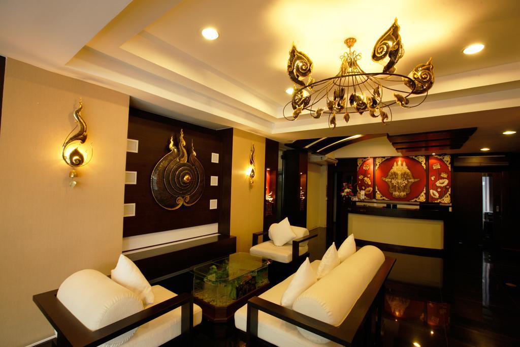 Mirth Sathorn Hotel Banguecoque Exterior foto