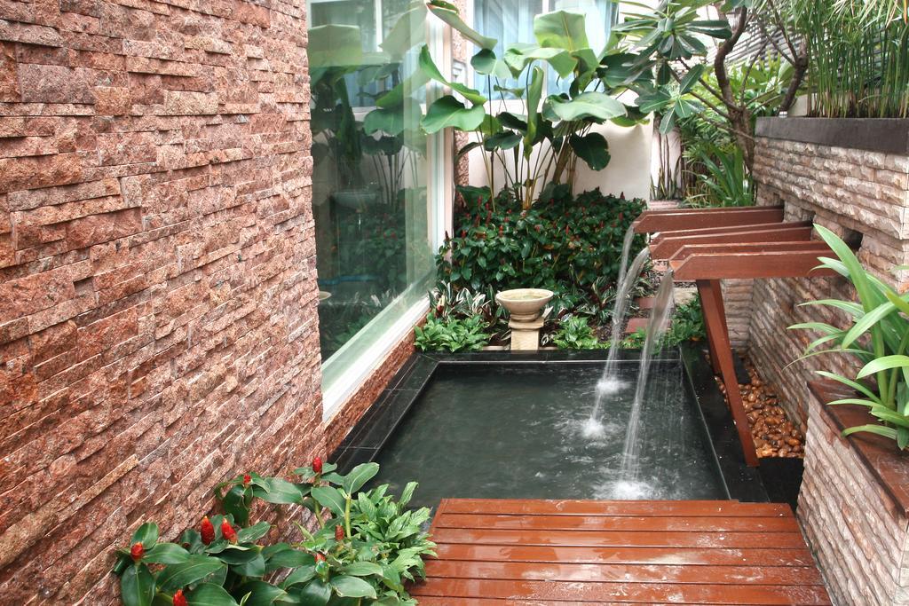 Mirth Sathorn Hotel Banguecoque Exterior foto