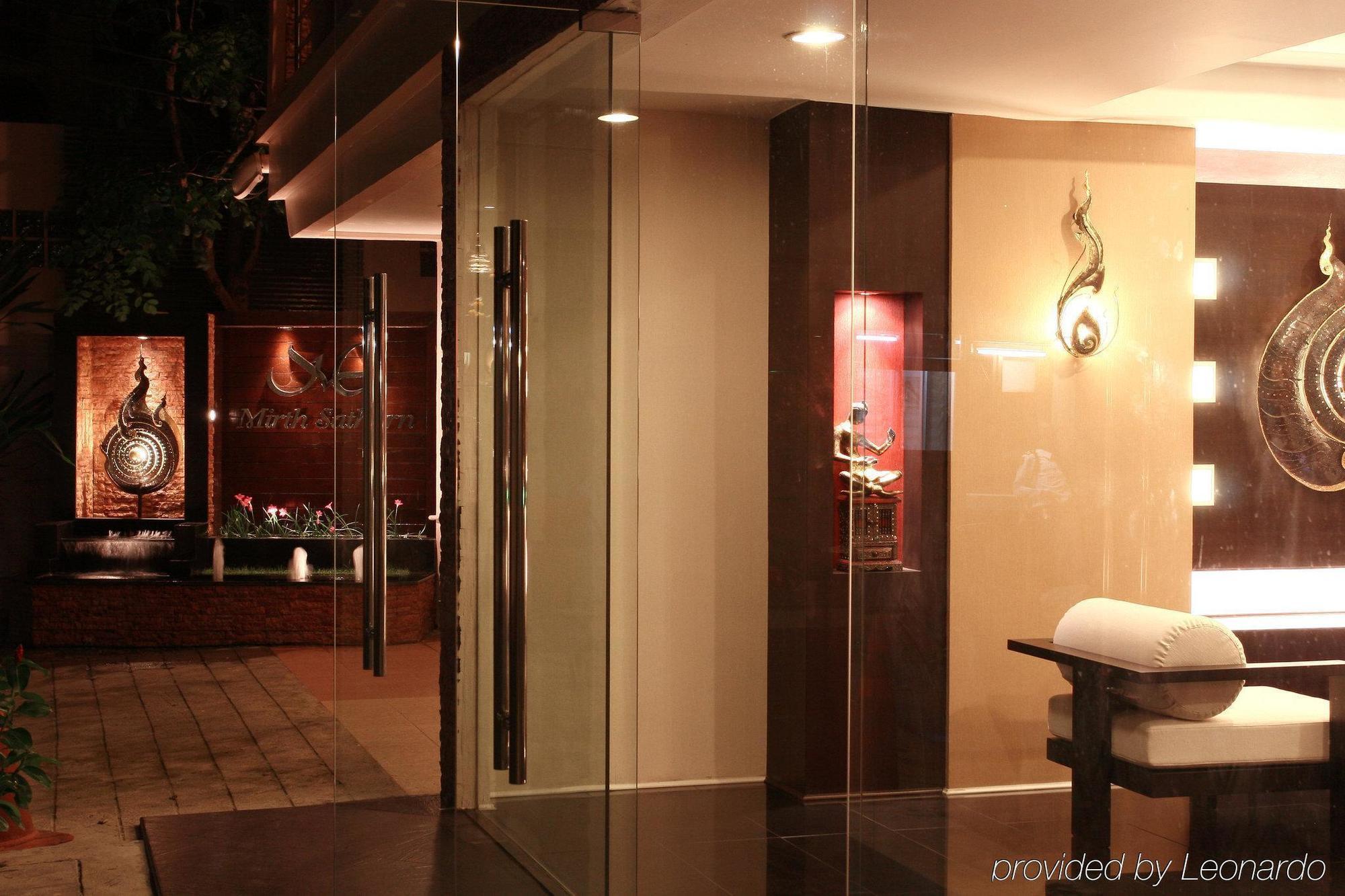 Mirth Sathorn Hotel Banguecoque Exterior foto