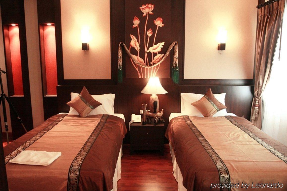 Mirth Sathorn Hotel Banguecoque Exterior foto