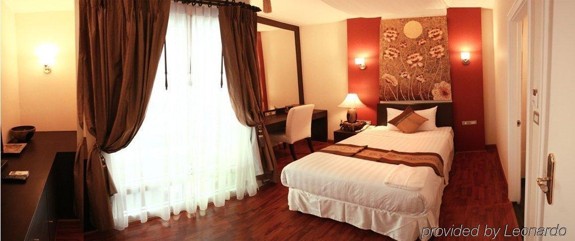 Mirth Sathorn Hotel Banguecoque Exterior foto