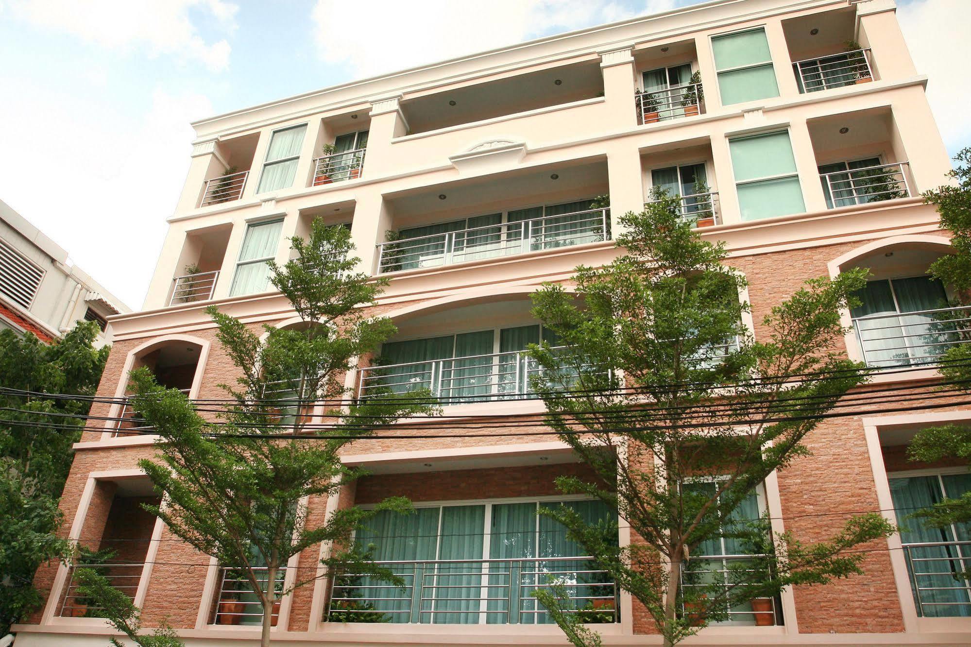 Mirth Sathorn Hotel Banguecoque Exterior foto