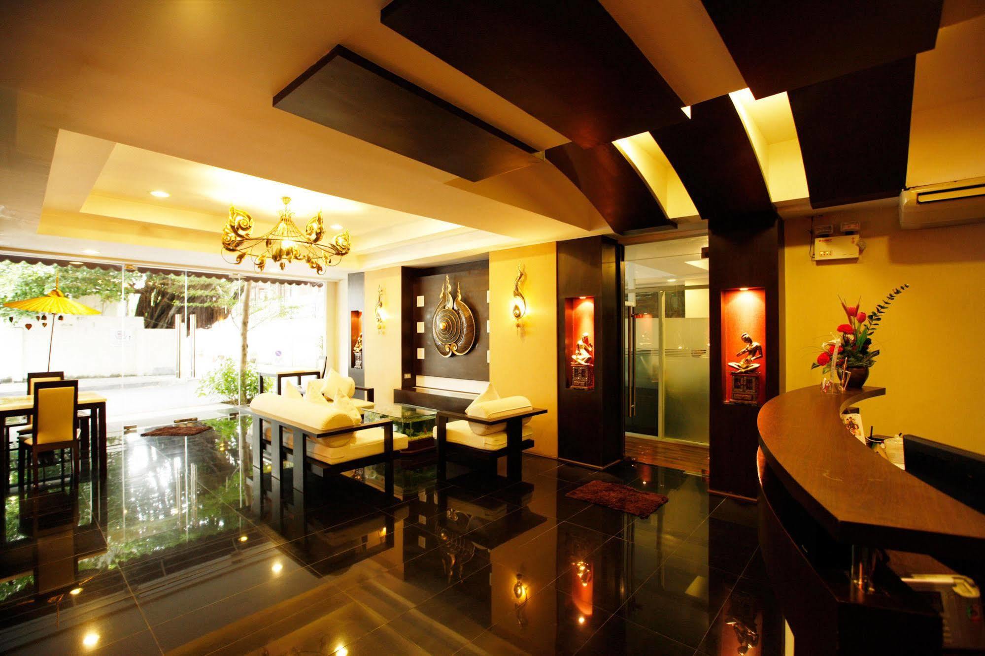 Mirth Sathorn Hotel Banguecoque Exterior foto