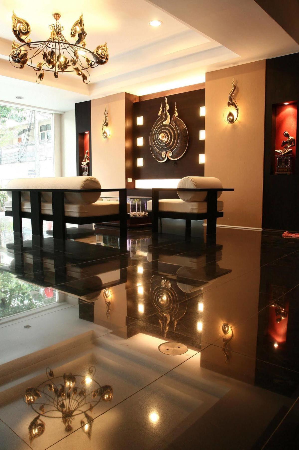 Mirth Sathorn Hotel Banguecoque Exterior foto
