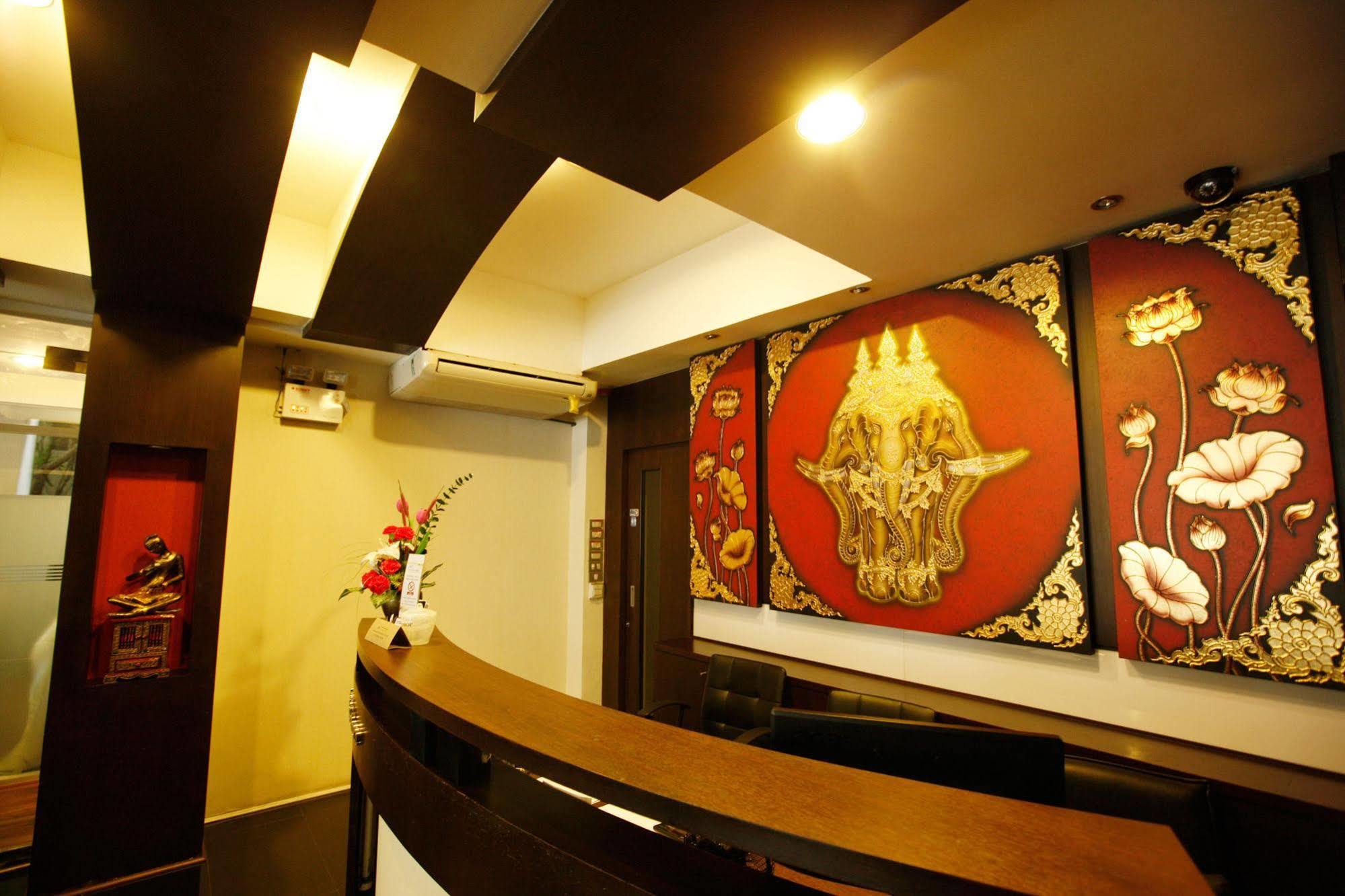 Mirth Sathorn Hotel Banguecoque Exterior foto