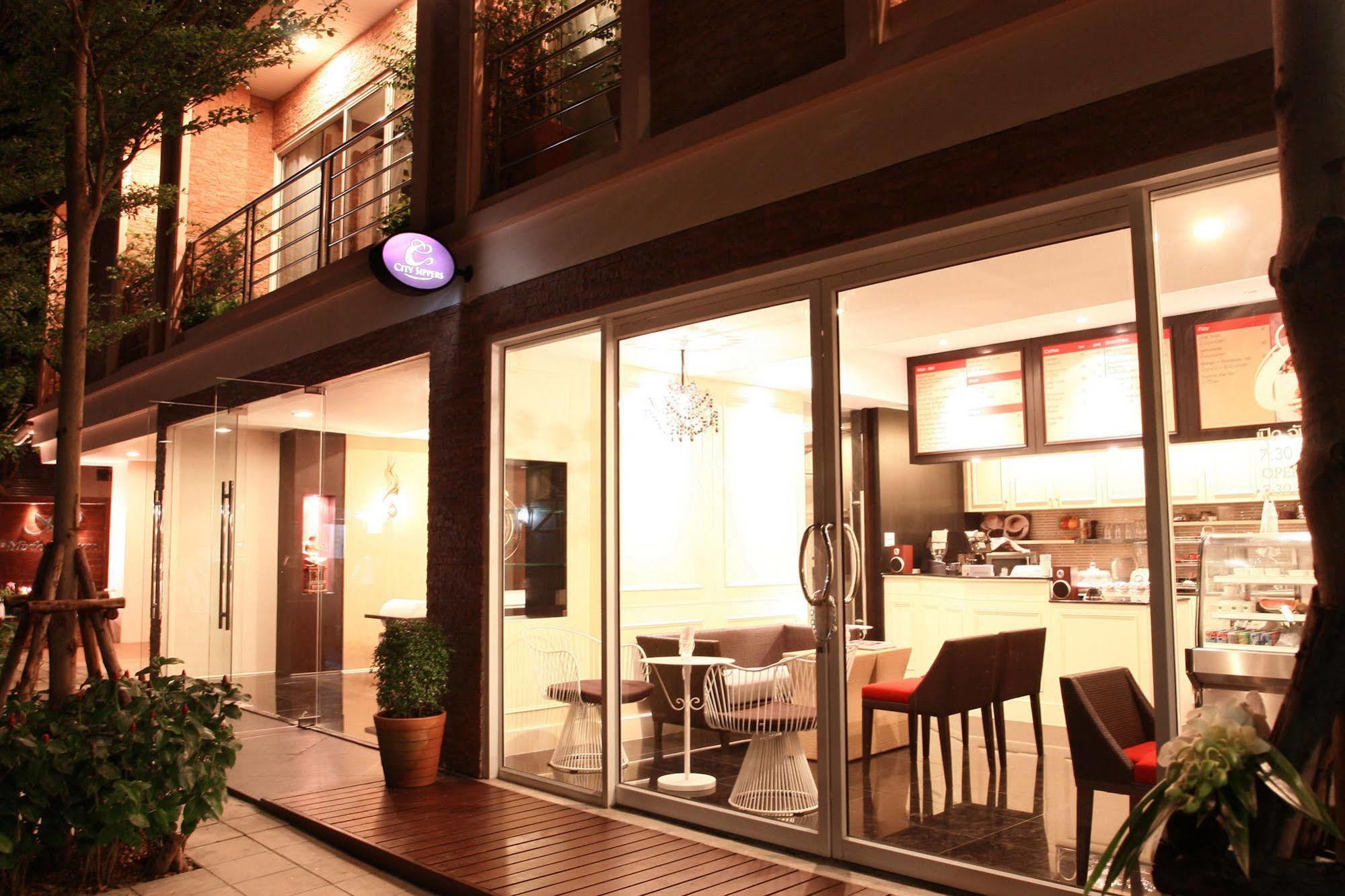 Mirth Sathorn Hotel Banguecoque Exterior foto